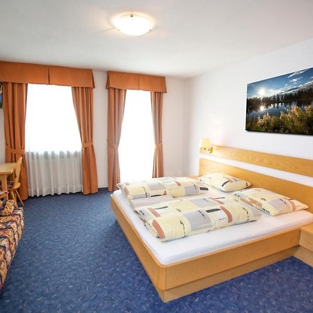 Gasthof St. Ulrich Meltina Exteriör bild