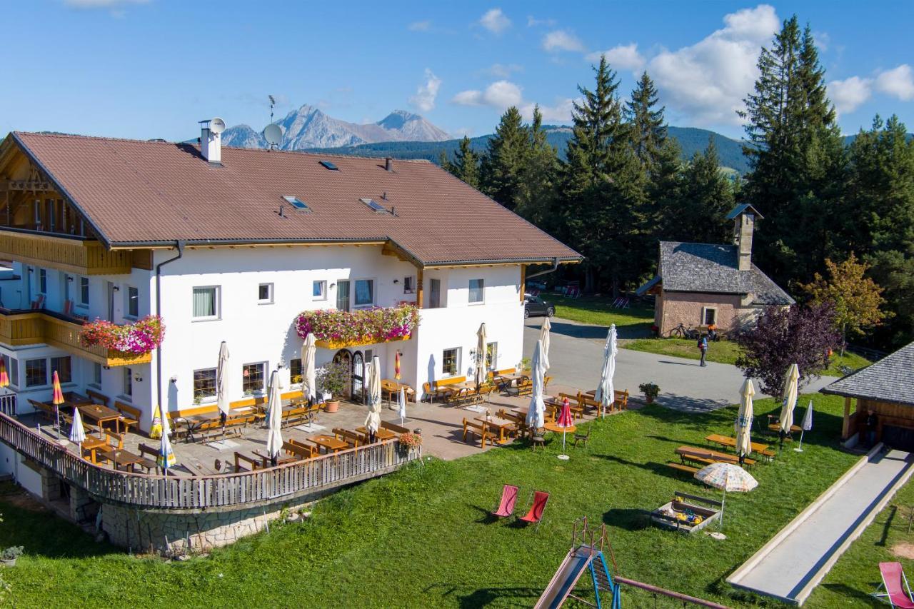 Gasthof St. Ulrich Meltina Exteriör bild